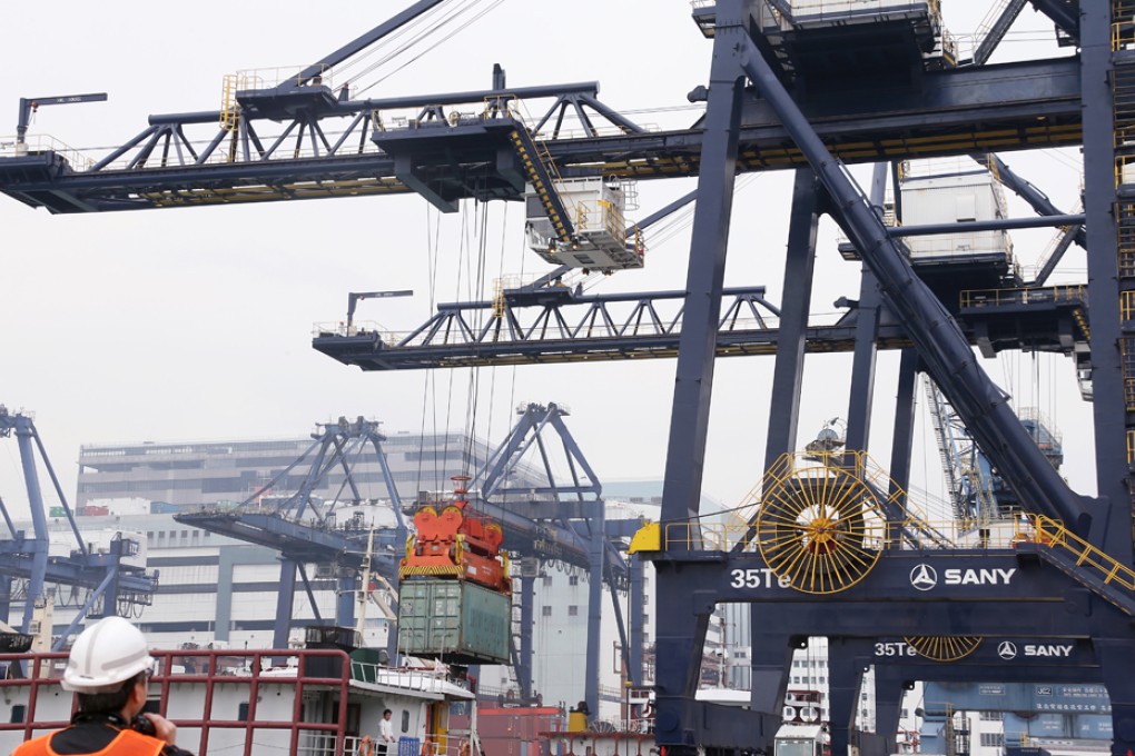 Hongkong International Terminals dockers offered 10pc pay rise