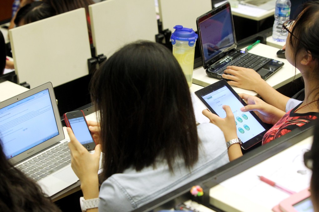 Children are increasingly unable to do things without interruption. This gets worse the moment they have their own computers and phones.