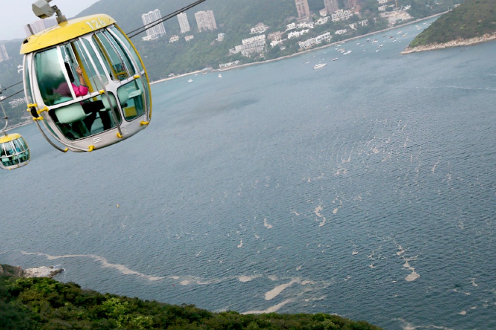 A red tide in Deep Water Bay on Monday, as viewed from a cable car at Ocean Park. Photo: Nora Tam