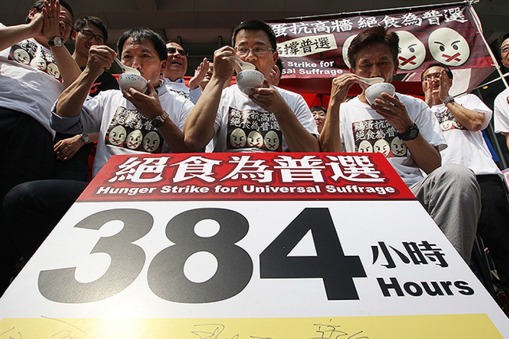 A 16-day hunger strike outside the HSBC headquarters by a group of pan-democrats ends in Central. Photo: Felix Wong