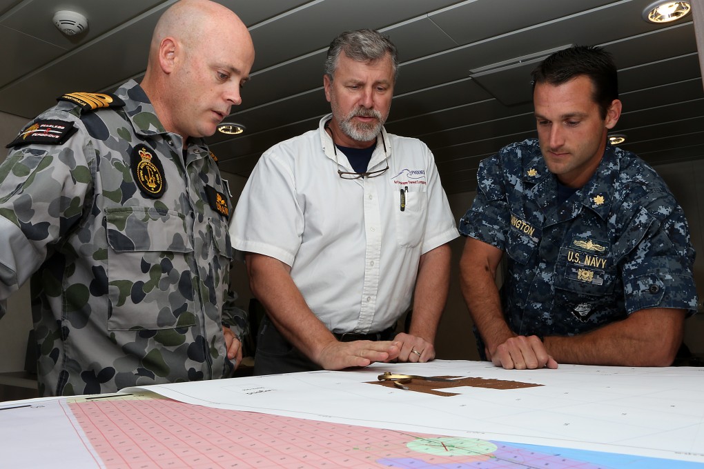 Australian officials review sonar data after a underwater autonomous vehicle mission. Photo: Xinhua