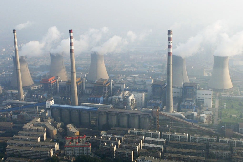 An aerial view shows a coal-burning power plant on the outskirts of Zhengzhou, Henan. Photo: Reuters