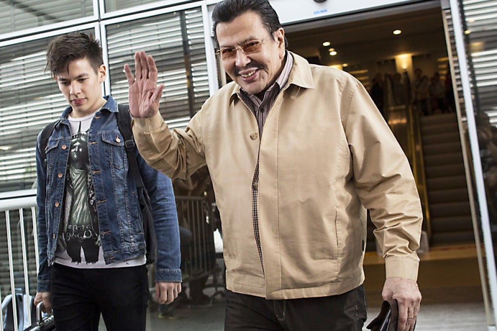 Manila Mayor Joseph Estrada arrives in Hong Kong this afternoon, leaving Jose Rene Almendras, secretary to President Benigno Aquino’s cabinet, and Philippine National Police director general Alan Purisima behind. Photo: EPA