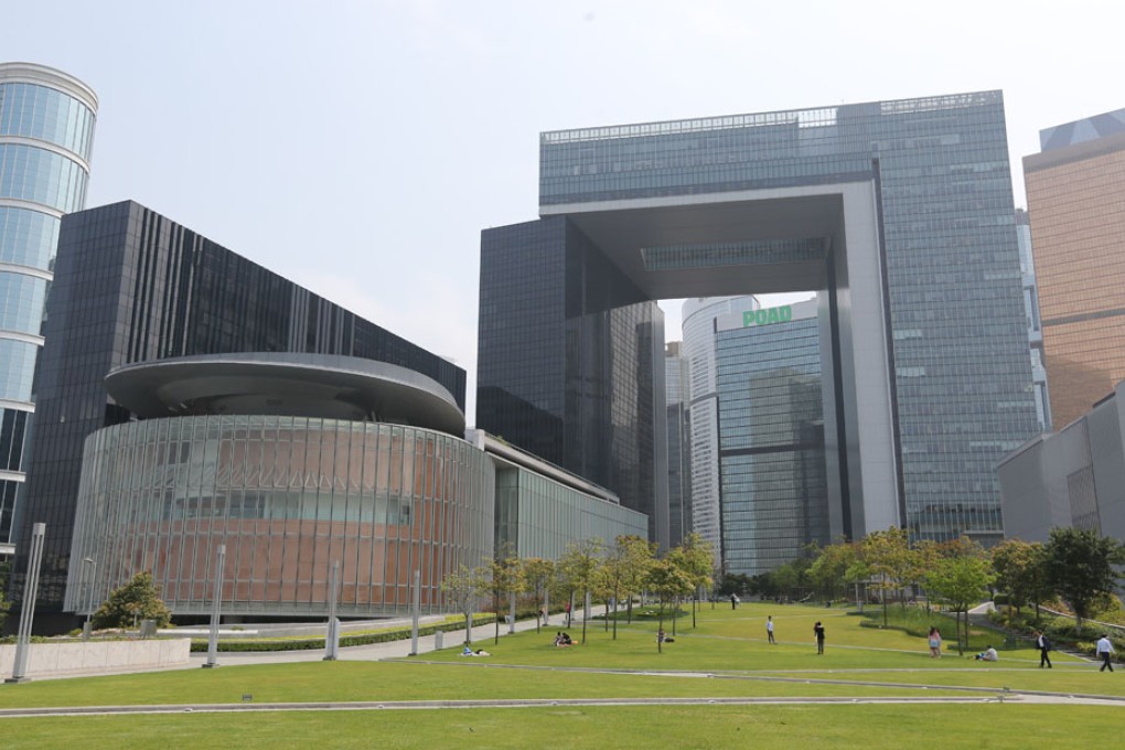 The government is planning to extend the retirement age of civil servants.