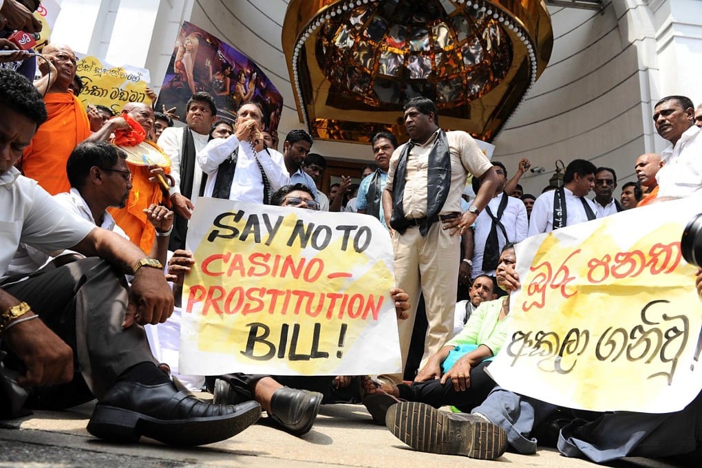 Protesters outside a casino in Colombo as the leisure plans were approved. Photo: Xinhua