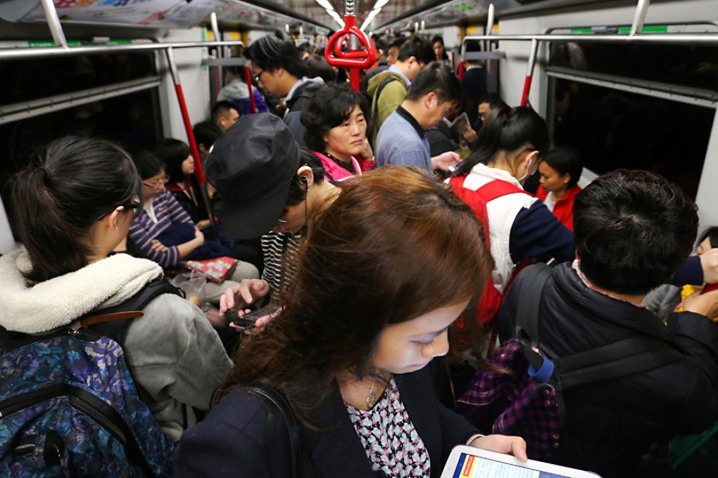 MTR commuters suffered a second day of delays on the East Rail Line today because of signal errors. Photo: K.Y. Cheng