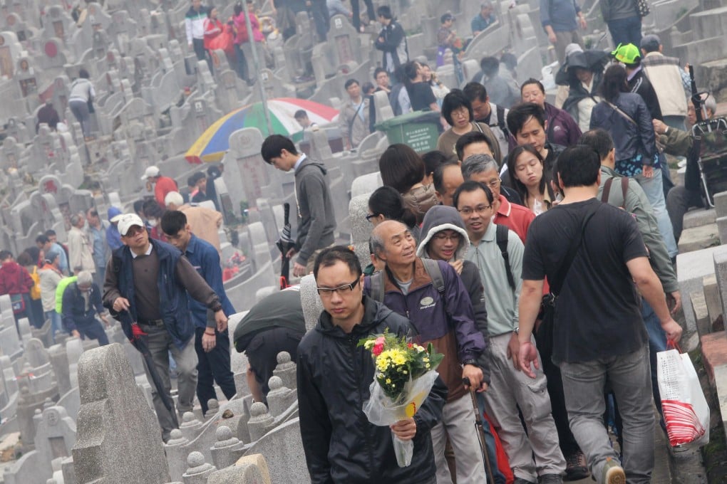 Cleaner Ching Ming Festival is feasible. Photo: David Wong
