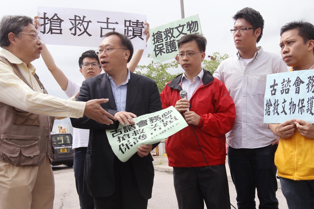 Andrew Lam Siu-lo (in the dark suit), the Antiquities Advisory Board chairman, meets protesters at the excavation site. Photo: Edward Wong