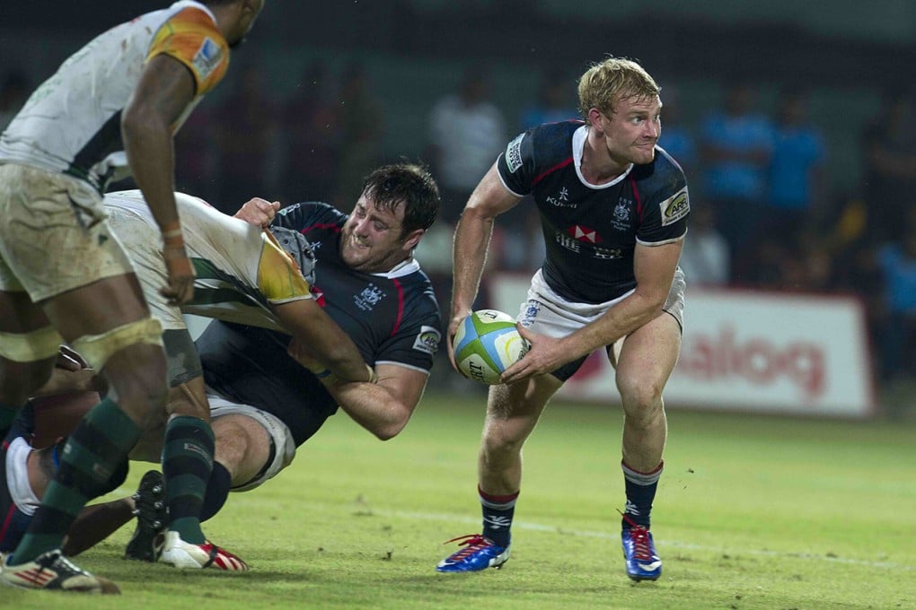 Hong Kong’s scrum-half Jamie Hood distributes under pressure during the Asian Five Nations clash with Sri Lanka. Photos: HKRFU