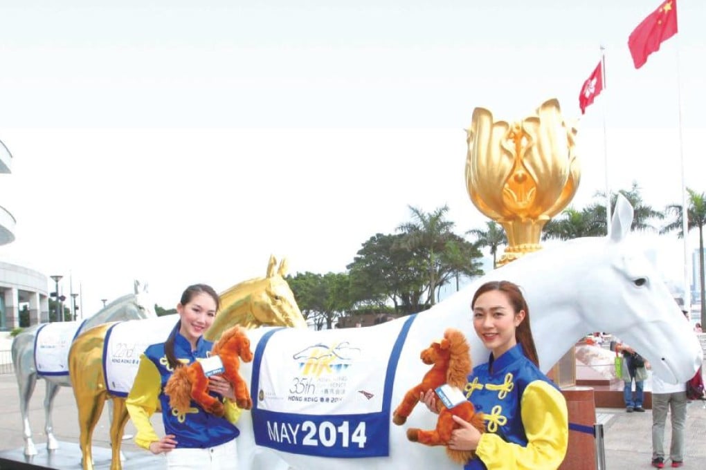 To mark Hong Kong’s hosting of the Asian Racing Conference for the third time, three life-size horse statues were set up at popular Hong Kong landmark Golden Bauhinia Square.