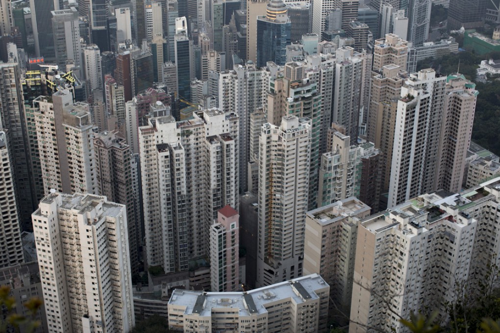 Property agents reported a significant increase in sales of second-hand homes in 10 major housing estates over the weekend.