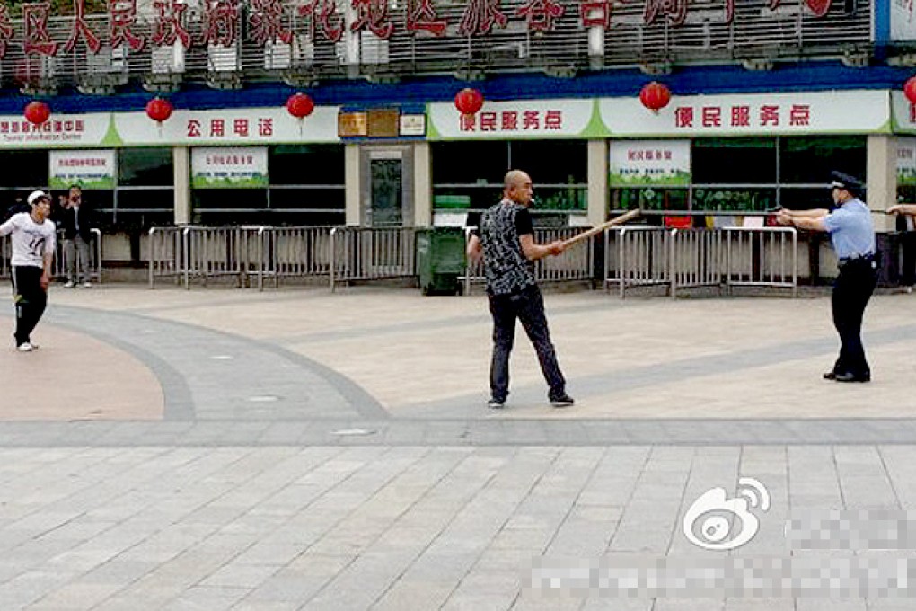 A migrant worker fended off the knife attacker at Guangzhou railway station. Photo: Weibo