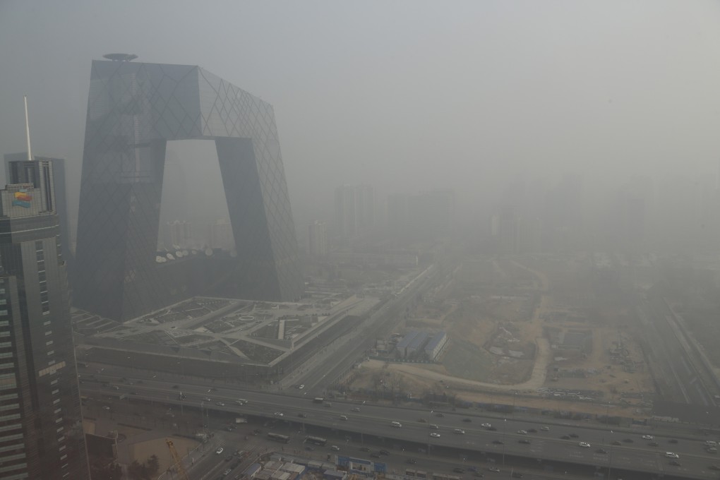 Heavy haze in Beijing's central business district. Photo: Reuters