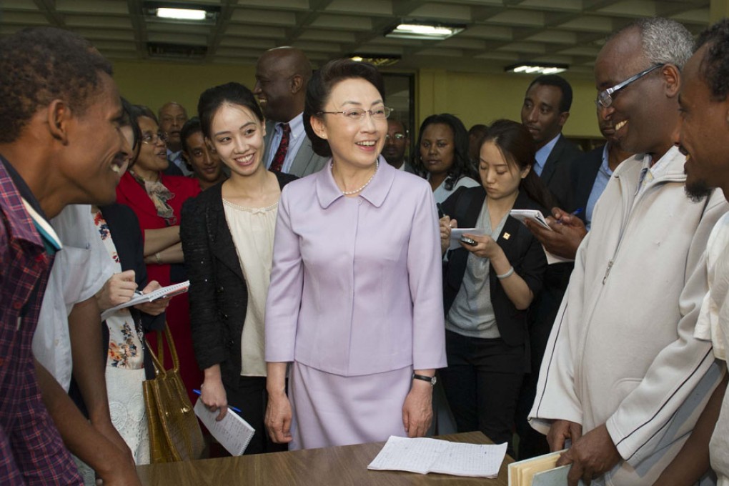 Cheng Hong (centre), wife of Chinese Premier Li Keqiang, visits Addis Ababa University in Ethiopia.