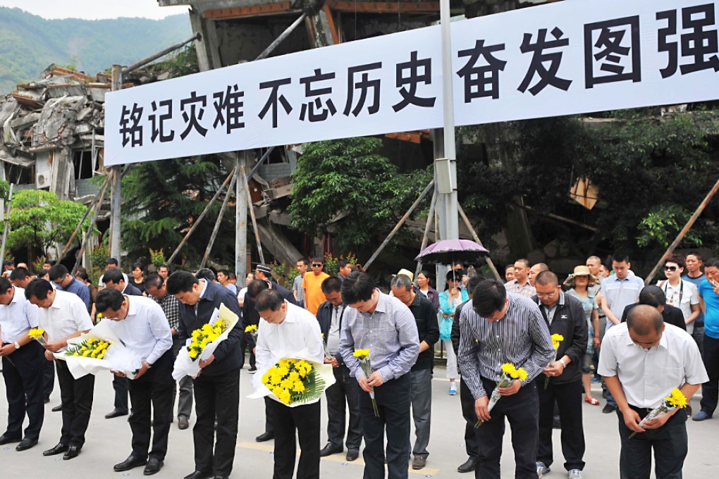 People mourn the victims at the 6th anniversary of the 2008 Wenchuan earthquake, in the old county seat of Beichuan, southwest China's Sichuan Province. Photo: Xinhua