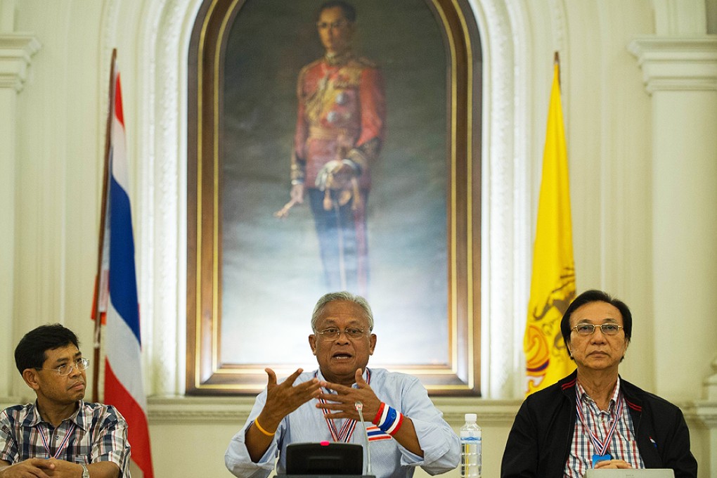 Thai anti-government protest leader Suthep Thaugsuban (centre) talks during a press conference inside Government House in Bangkok on Tuesday. Photo: AFP