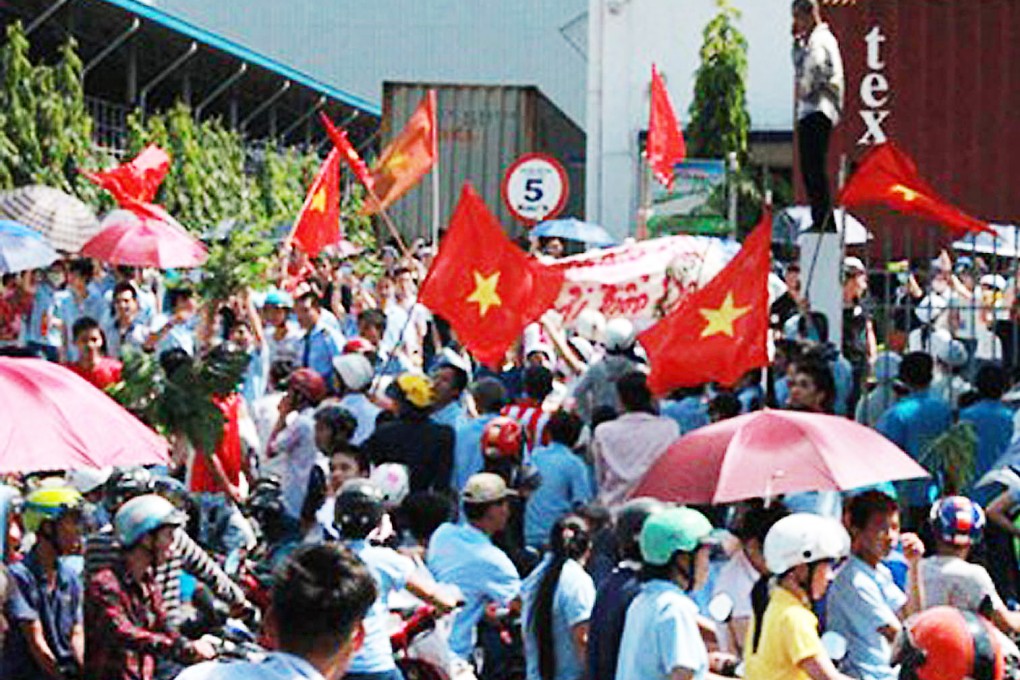 Several thousand Vietnamese workers protested at Chinese-owned factories yesterday, vandalising some of them, as anger flared at Beijing's deployment of an oil rig in the Paracel Islands. Photo: SCMP Pictures