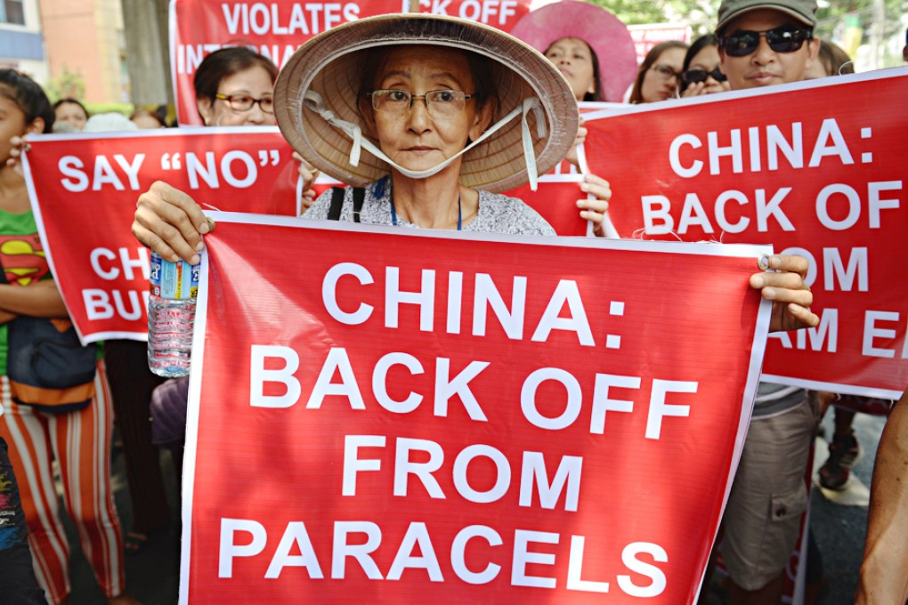 Vietnamese hold a protest to show anger against Beijing's deployment of an oil rig in the disputed islands. Photo: AFP