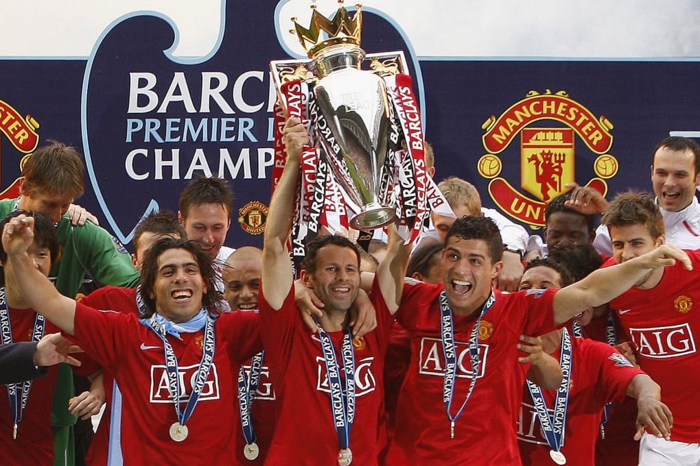 Flashback to glory days: Ryan Giggs, flanked by Carlos Tevez and Cristiano Ronaldo, lifts the trophy as Manchester United celebrate winning the English Premier League in 2008. Photo: AP