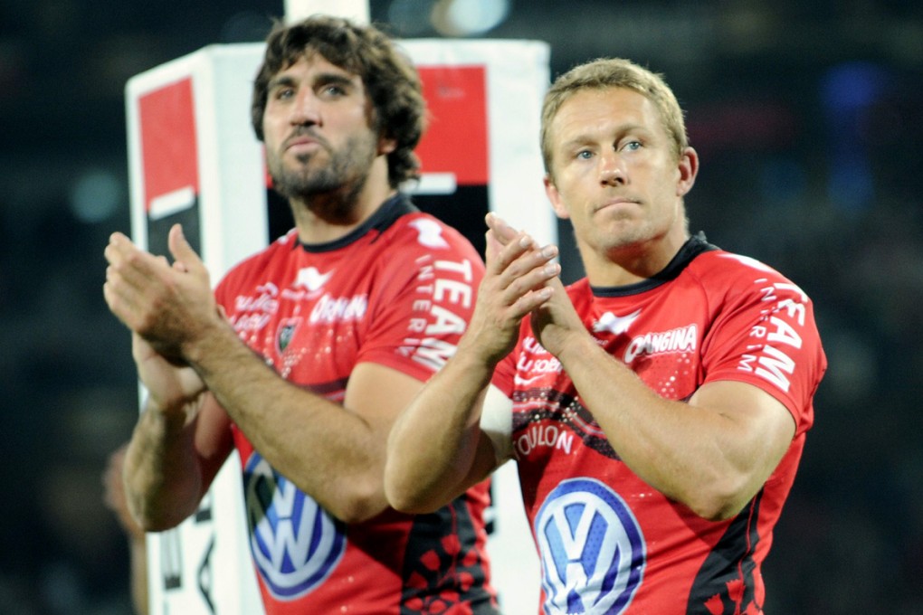 Retiring England fly-half Jonny Wilkinson (right) and Toulon teammate Juan Martín Fernández Lobbe celebrate their 16-6 Top 14 semi-final victory over Racing Metro in Lille last Friday. Photo: AFP