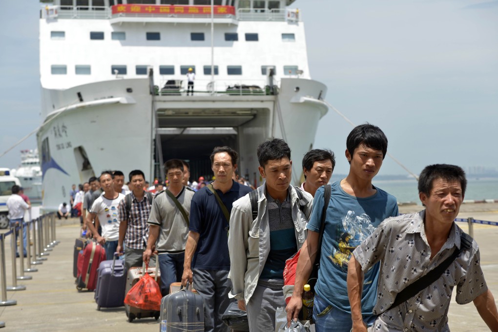 Chinese citizens evacuated from Vietnam arrive at Xiuying port in Haikou, southern China's Hainan province. Photo: AFP