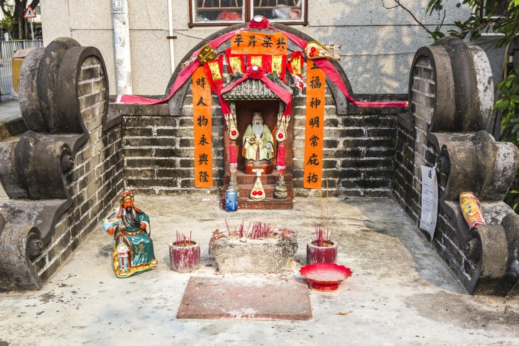A shrine dedicated to the Earth God at Tong Fong Tsuen, Castle Peak Road, Yuen Long. Photos: Shutterstock; David Wong