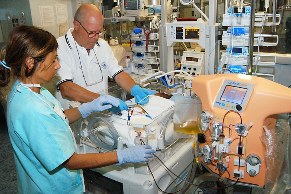 Nurse Mariangela Mettifogo (left) and Dr. Claudio Ronco treat a baby hooked up to a new dialysis machine at the San Bortolo Hospital in Vicenza, Italy. Photo: AP