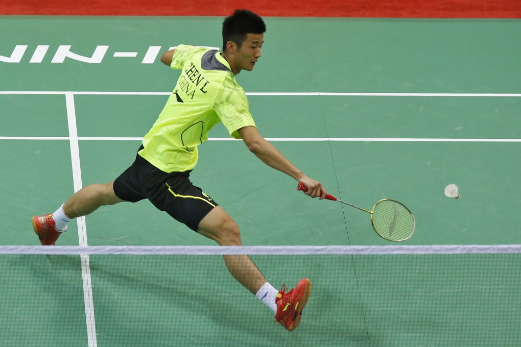 Chen Long returns a shot to Thailand's Boonsak Ponsana during their men's singles quarter-final. Photo: Reuters