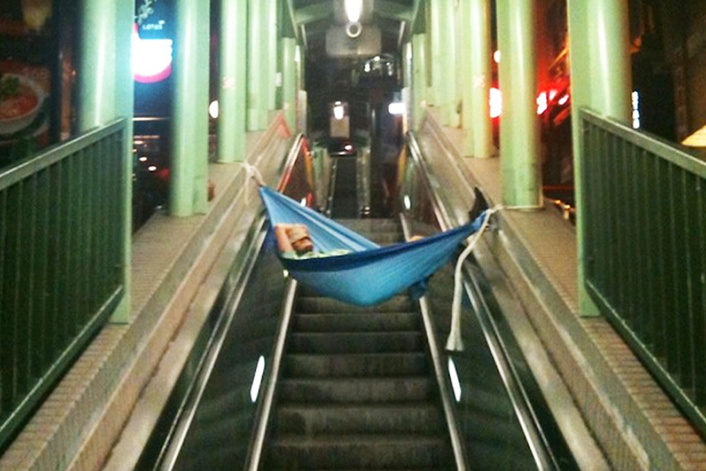 The familiar blue hammock appears over the escalator in Central. Photo: Joe McGee/That's Online