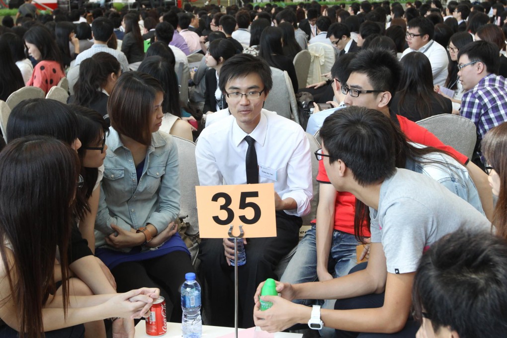 Students attend an accounting career forum. Meanwhile, Cepa has not opened the mainland market to local brokers. Photo: Edward Wong