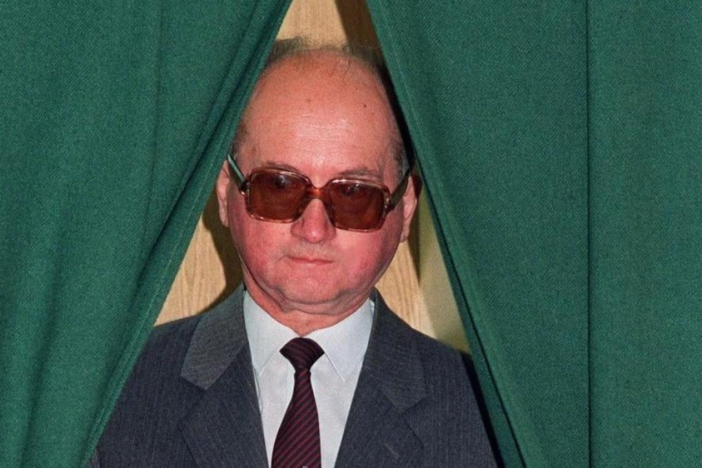 General Jaruzelski leaves the polling booth in 1989. Photo: AFP