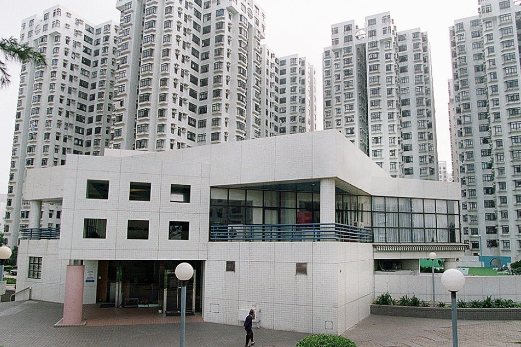 A dead newborn baby wrapped in a plastic bag was discovered by a cleaner when she emptied a bin in a Chai Wan shopping mall.