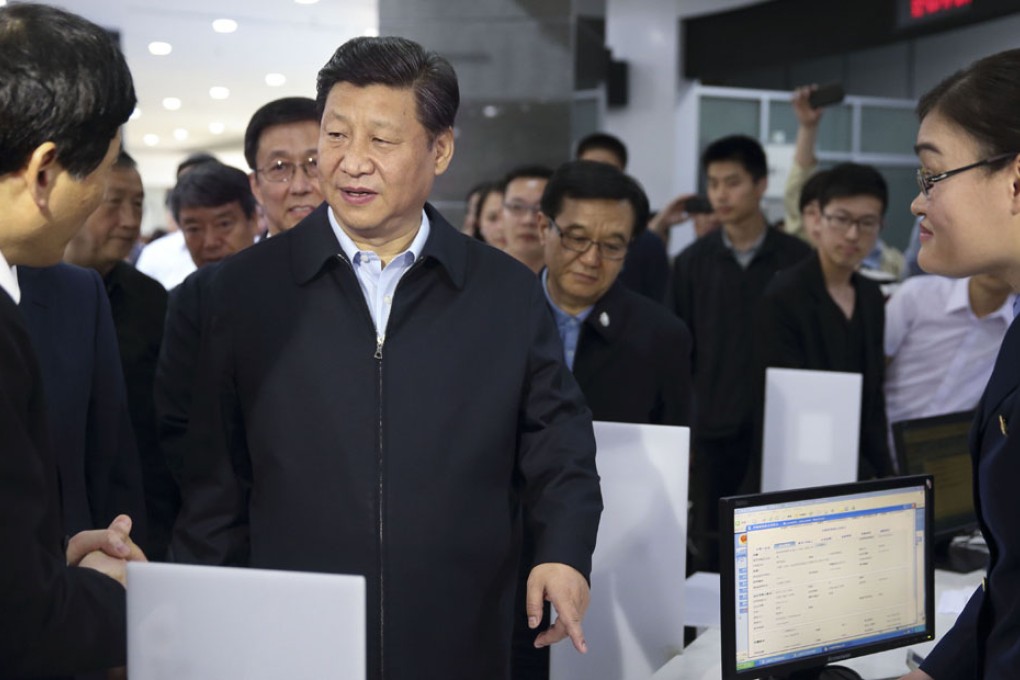 Chinese President Xi Jinping talks with workers at Waigaoqiao comprehensive service hall of the Shanghai free-trade zone. Photo: Xinhua