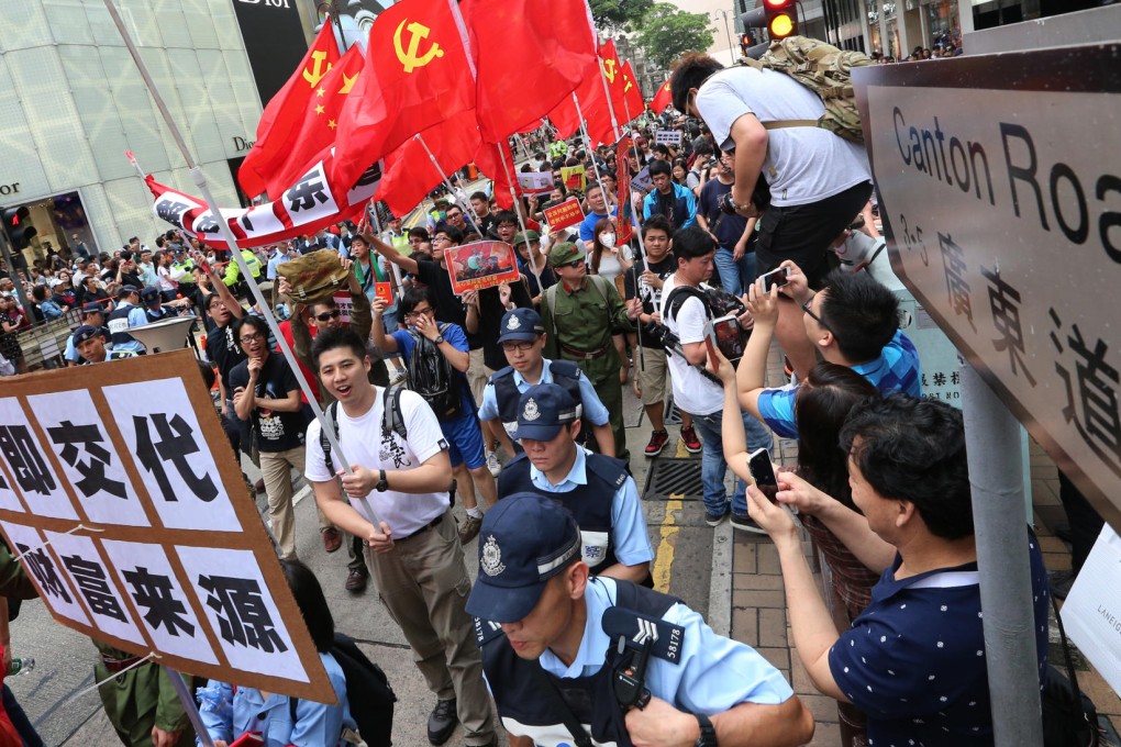 Rallying against mainlanders.