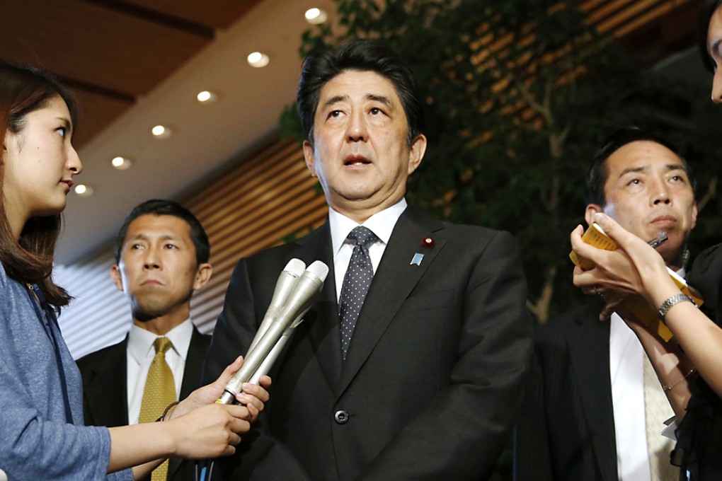 Japanese Prime Minister Shinzo Abe (center) speaks to the media about a three-day talk in Stockholm with North Korea. Photo: AP