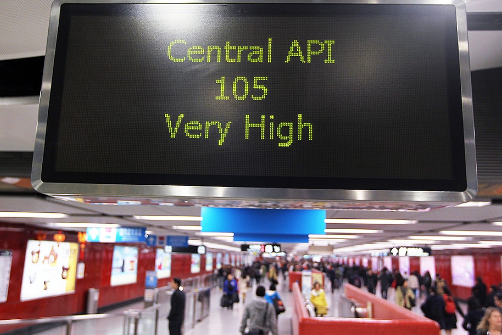 A board at Central MTR station still shows air pollution data. Photo: Sam Tsang