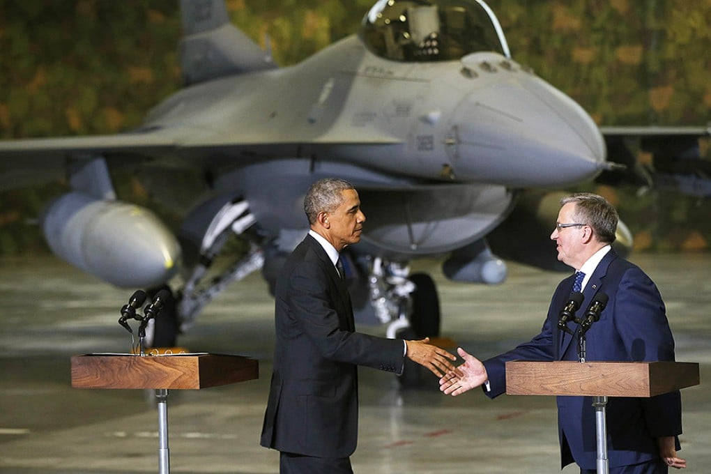 Barack Obama and Poland's President Bronislaw Komorowski shake hands after a military inspection in Warsaw. Photo: AP