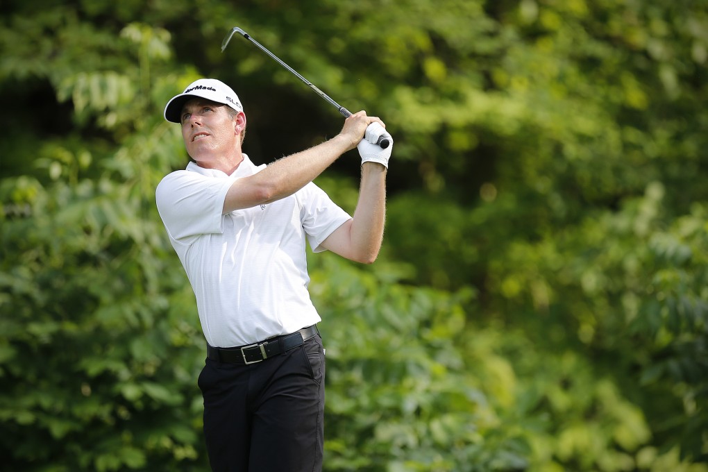 Justin Leonard hits a tee shot on the 16th hole during a US Open golf qualifying event at Brookside Golf and Country Club in Columbus, Ohio. Photo: AP