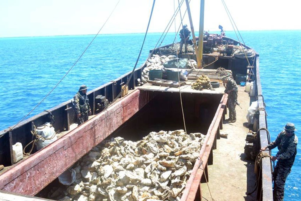 An unnamed Chinese fishing vessel is inspected in the south Pacific. The Chinese boat Yin Yuan had materials linked to high-seas drift net, which is illegal. Photo: AFP