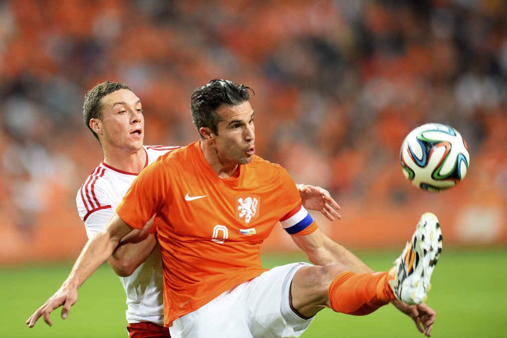 Robin van Persie fights for the ball before he went off injured. Photo: Reuters