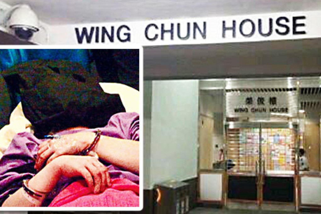 The tragedy is taken place at Wing Chun House in Sham Shui Po yesterday. The suspected woman is covered in black cloth when sending to a psychiatric hospital in Tuen Mun.