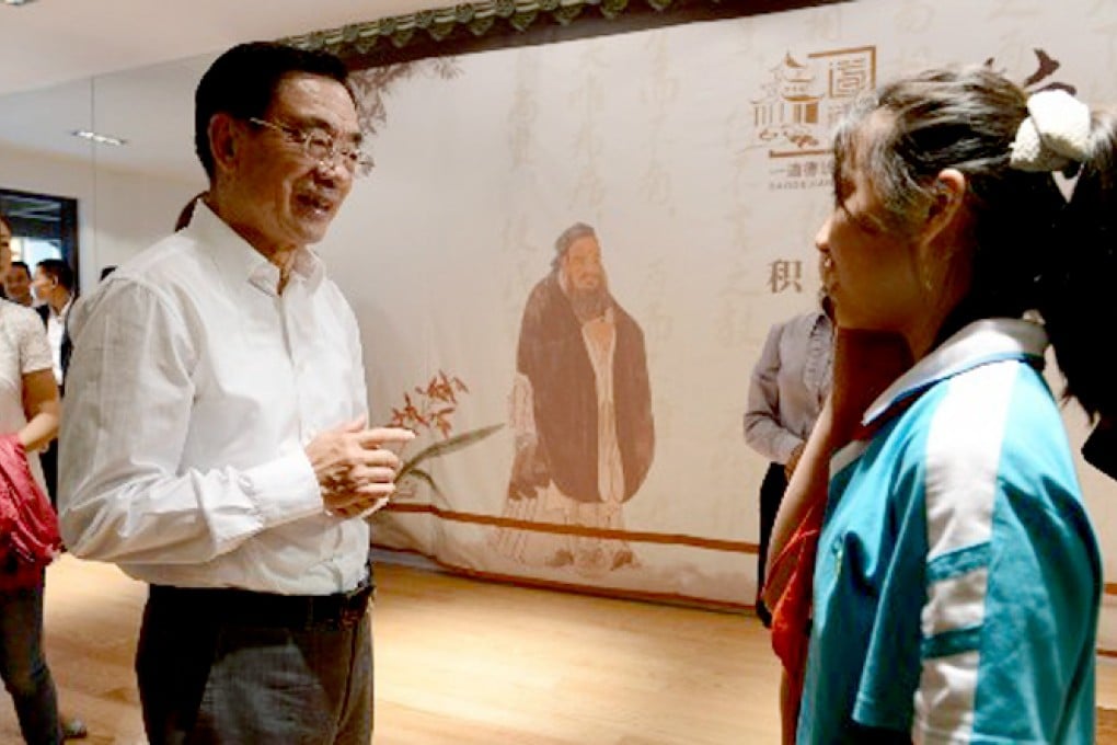 He Guoqiang, formerly the party's eighth-highest-ranking official, talks to a student at the Guizhou school. Photo: People.com.cn