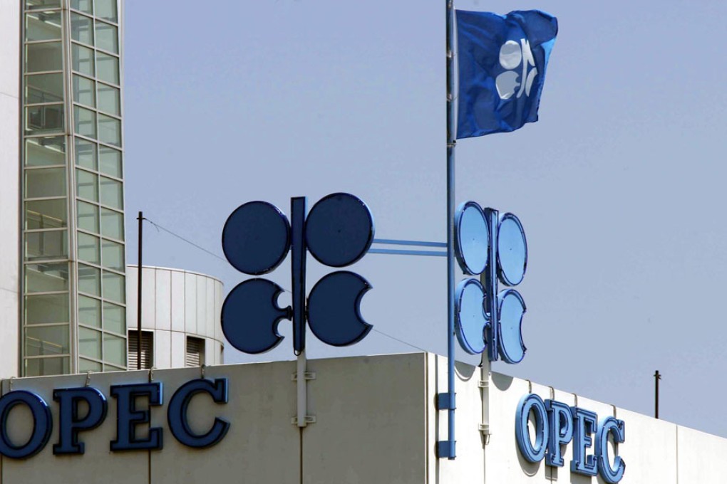 Opec is widely predicted by experts to keep its daily output ceiling at 30 million barrels of oil.
