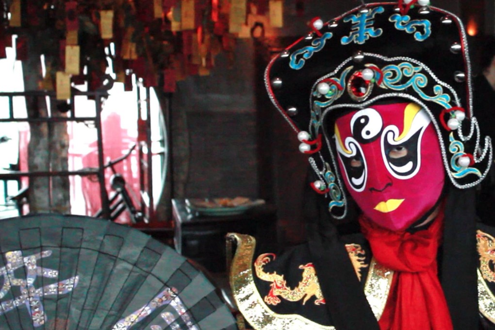 Bian lian, or Sichuan mask changing, at Hutong.