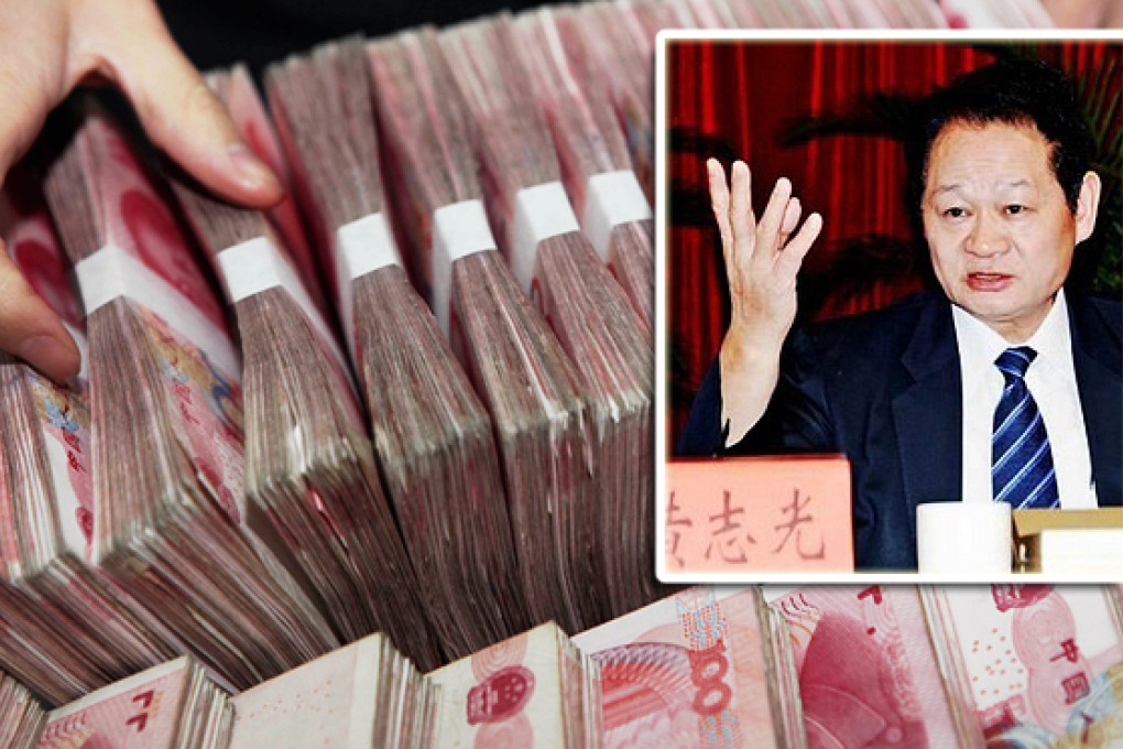 The ex-official Huang Zhiguang (inset) has already admitted to accepting a case containing 1 million yuan, but says this was given to a temple untouched. Photos: AFP, Screenshot via Weibo