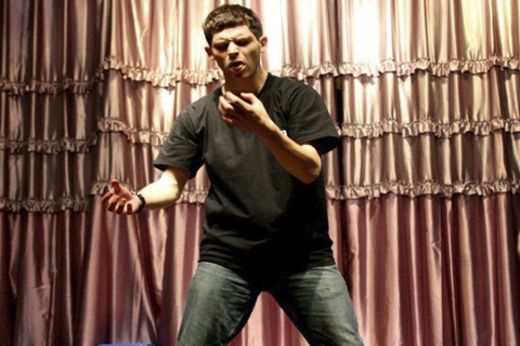 Jesse Appell performing stand-up Chinese language comedy. Photo: Jesse Appell