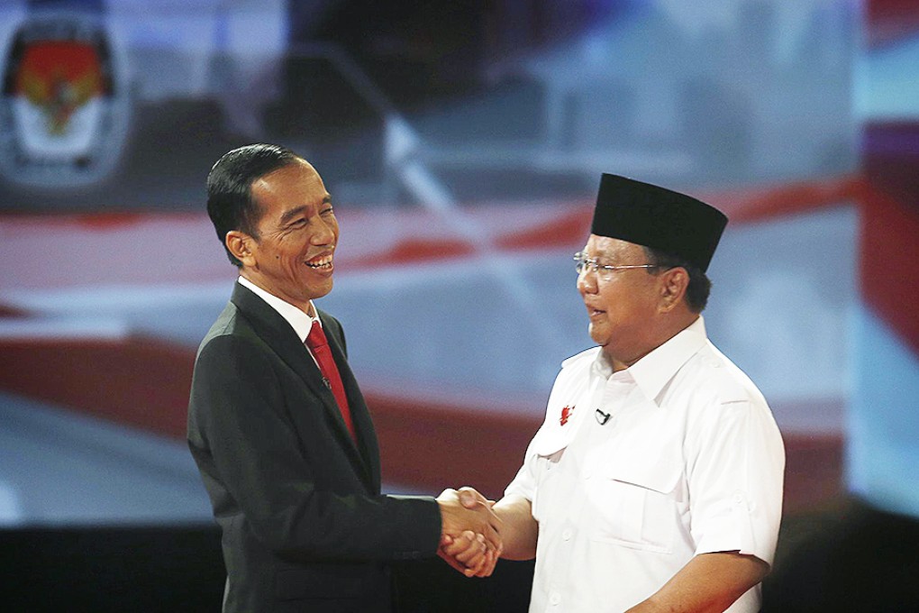 Joko Widodo (left) shakes Prabowo Subianto's hand. Photo: Reuters