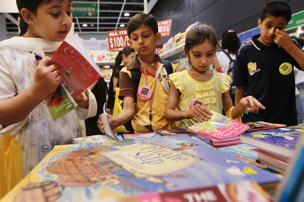 For many non-Chinese speakers in Hong Kong, English becomes their de facto lingua franca. Photo: Edward Wong