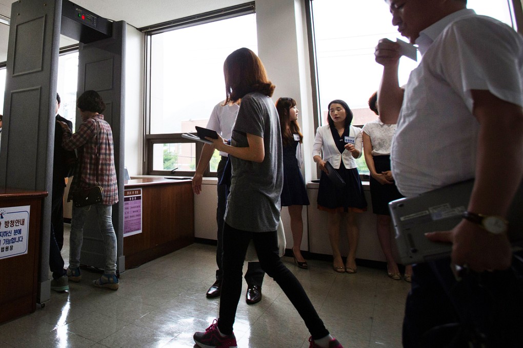 Family members of victims of the Sewol ferry disaster arrive at the district court in Gwangju. Student survivors will testify in the trial in a special session. Photo: AFP