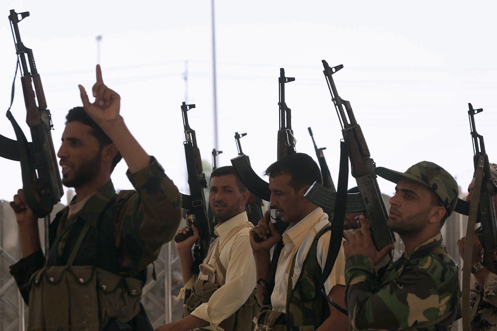 Shiite Iraqi men volunteered to protect their holy sites in central and south Iraq in case of an attack by Sunni militants led by the Islamic State of Iraq and the Levant (ISIL). Photo: AFP